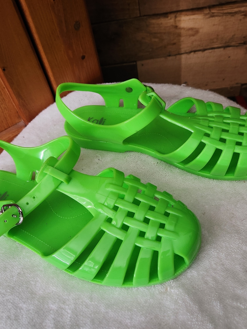 Kali Angel Low Jelly Sandals Lime Green Size 9 Women Summer Beach Festival